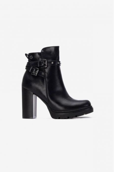 BOTIN TACÓN DETALLE HEBILLAS