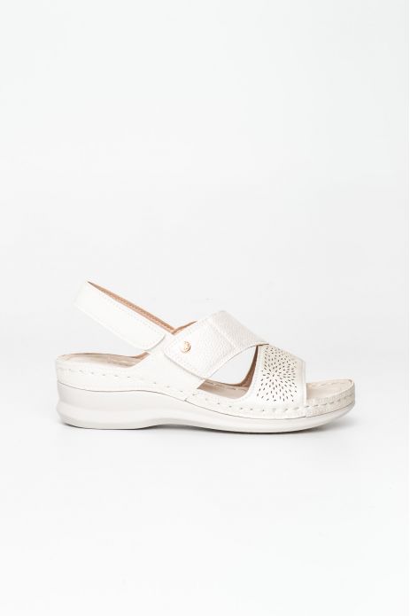 SANDALIA CUÑA PALA PERFORADA