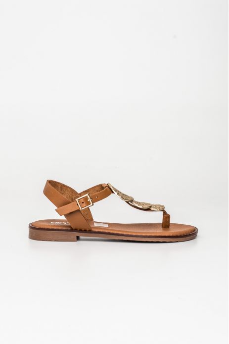 SANDALIA PLANA DETALLE METAL